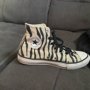 Size 3 zebra converse high tops